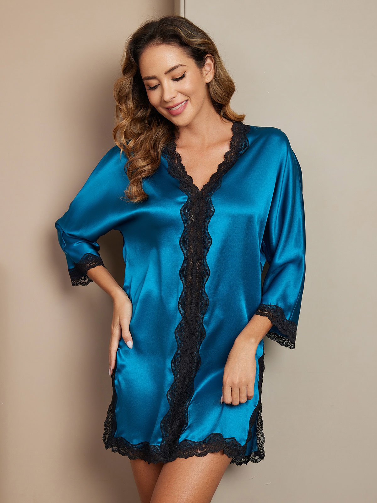 Satijnen dames pyjamaset met kanten details – LUMIA LACEGLOW