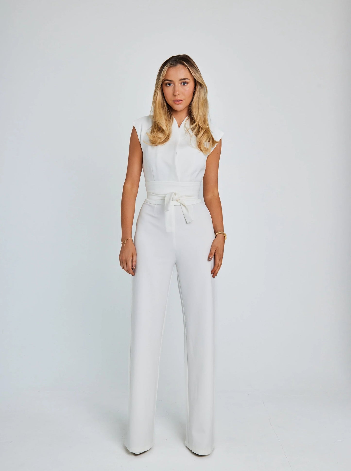 Elegante damesjumpsuit met flatterend ontwerp en chique details – AVENA CLASSIQUE