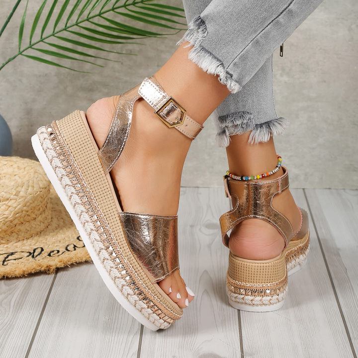 Elegante plateau sandalen met blokhak en verstelbaar enkelbandje – MILA HEIGHTS