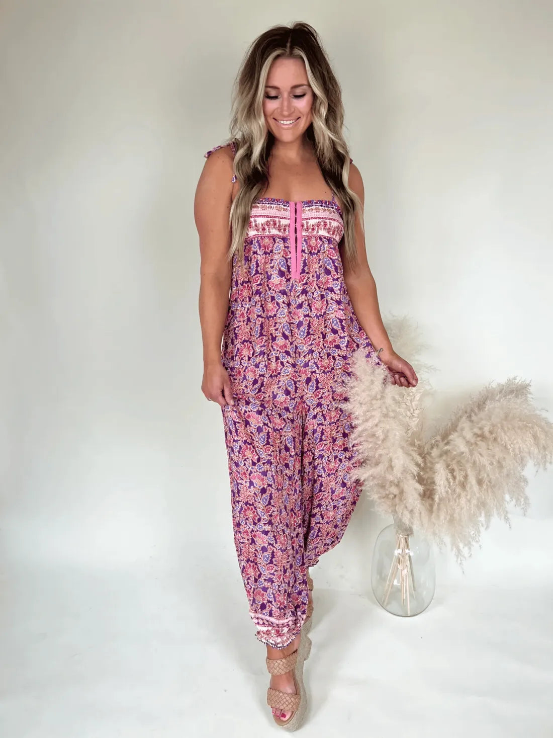 Boho dames jumpsuit met bloemenprint en elegante V-hals – MAELIA BLOOM