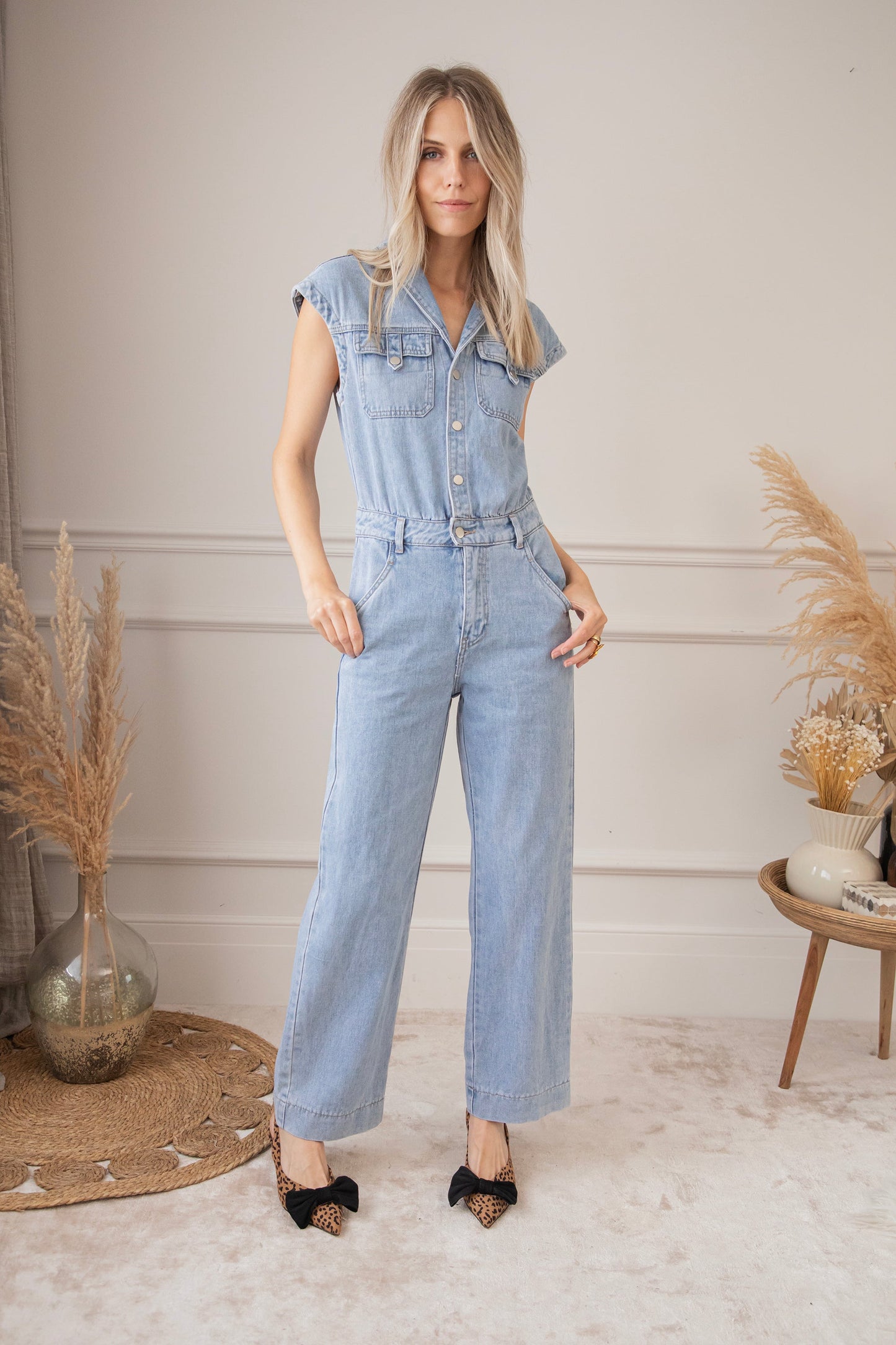 Trendy denim dames jumpsuit met tailleceintuur en knoopsluiting – RAVIA DENIMFIT