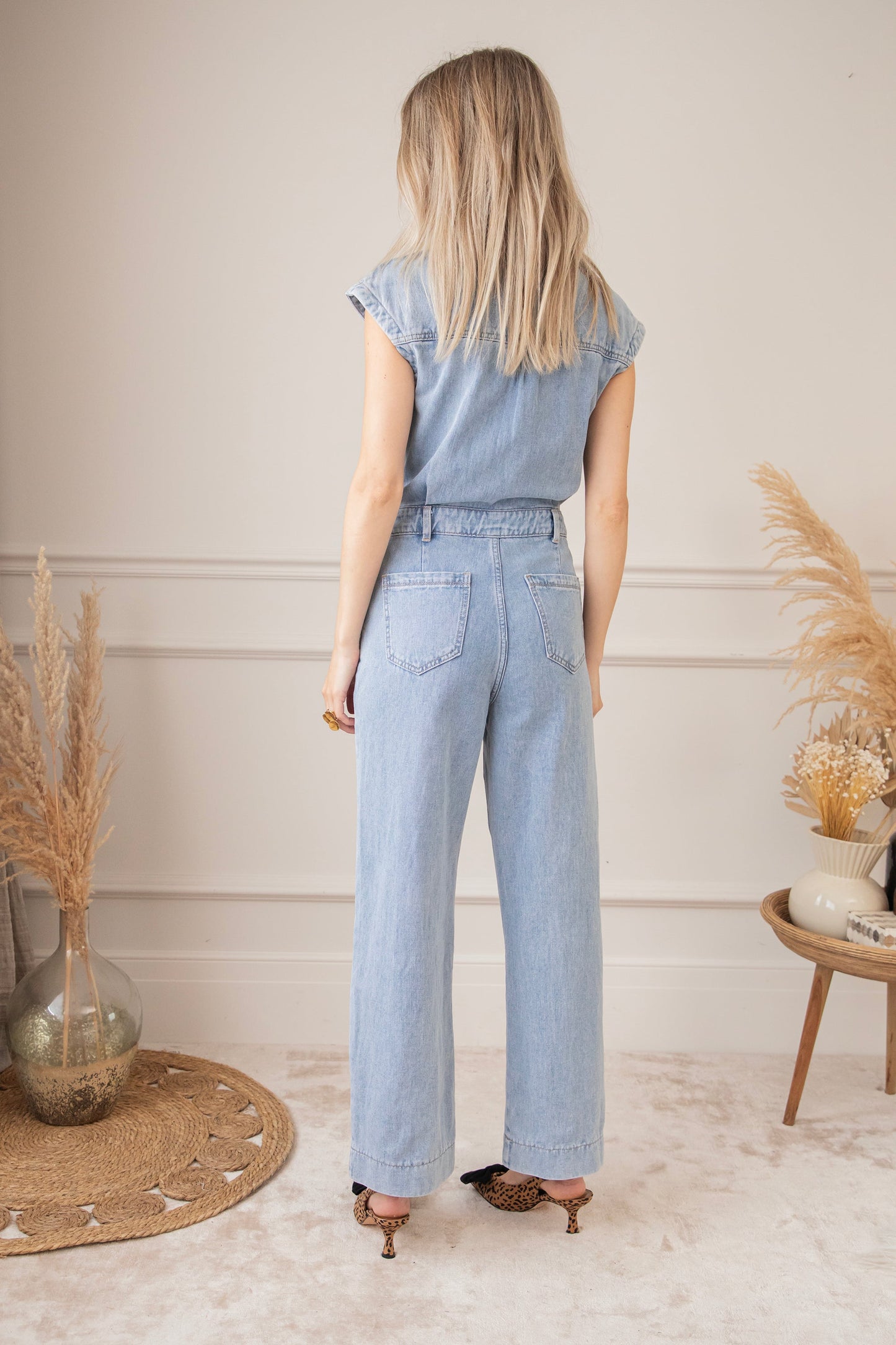 Trendy denim dames jumpsuit met tailleceintuur en knoopsluiting – RAVIA DENIMFIT