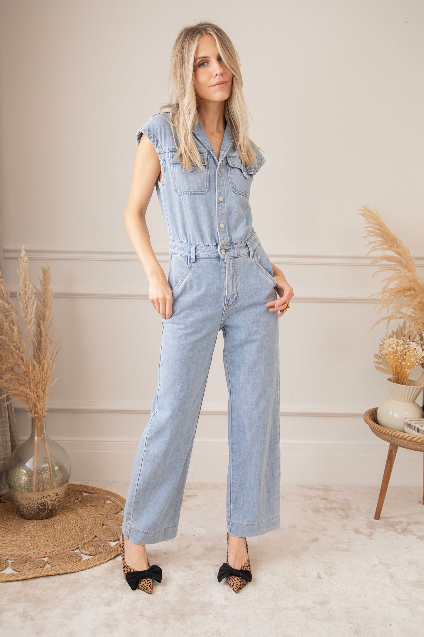 Trendy denim dames jumpsuit met tailleceintuur en knoopsluiting – RAVIA DENIMFIT