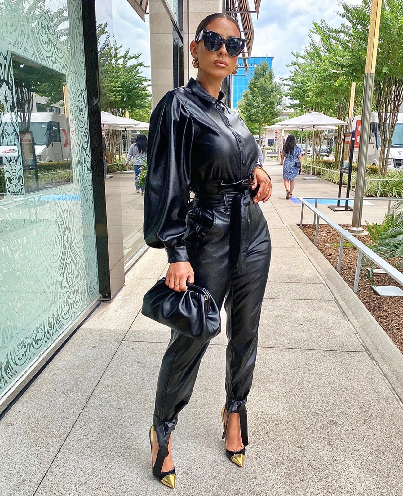 Stijlvolle PU jumpsuit met bindceintuur voor een trendy look – LumeaLicht