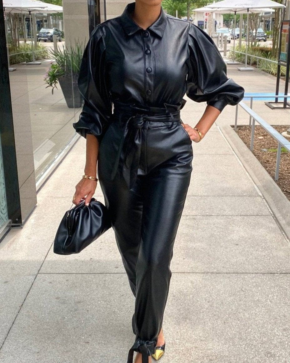 Stijlvolle PU jumpsuit met bindceintuur voor een trendy look – LumeaLicht