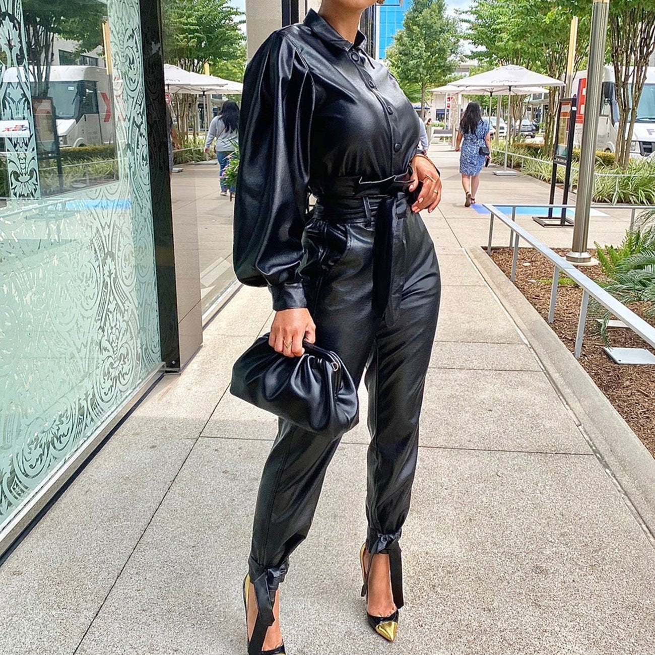 Stijlvolle PU jumpsuit met bindceintuur voor een trendy look – LumeaLicht