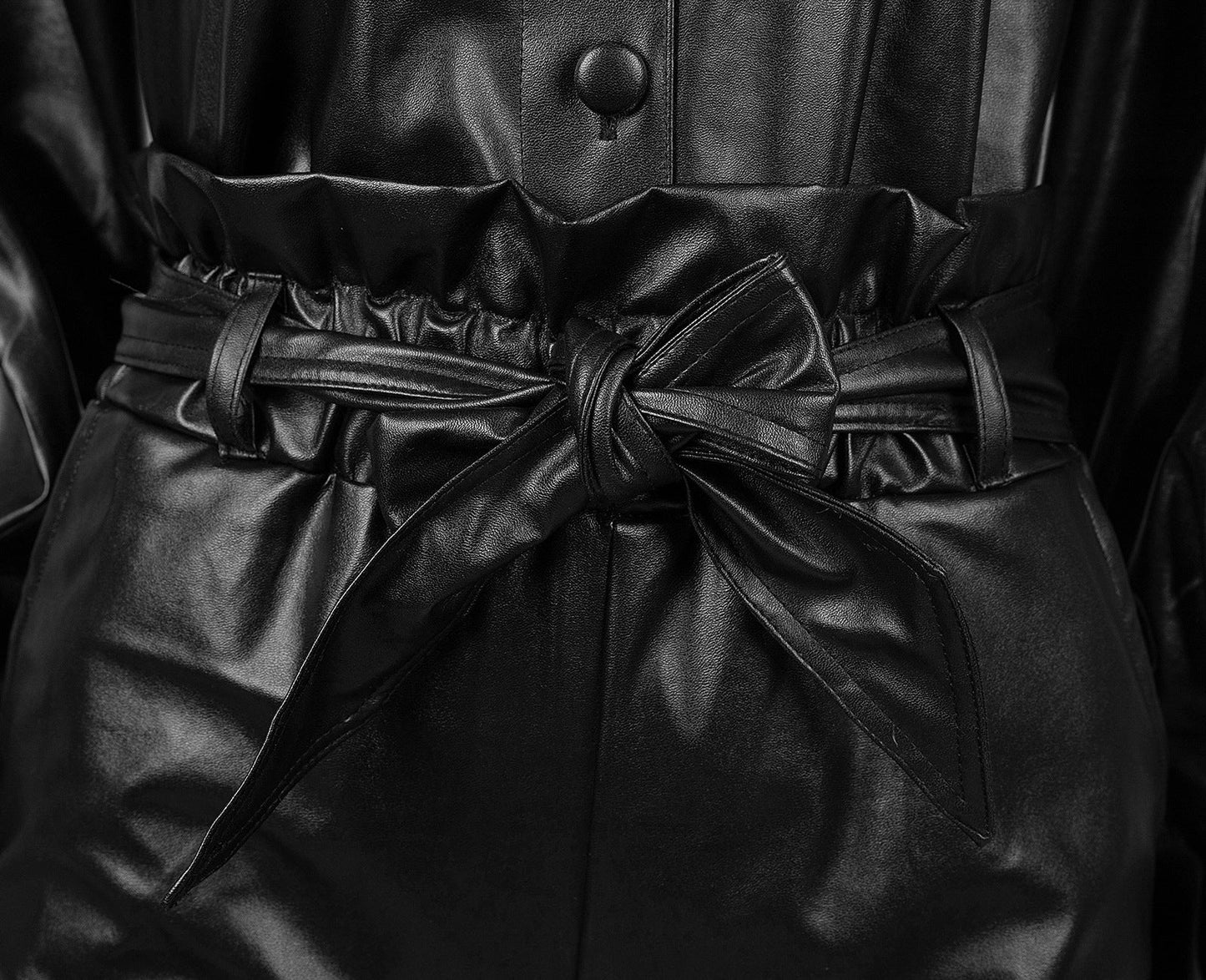 Stijlvolle PU jumpsuit met bindceintuur voor een trendy look – LumeaLicht