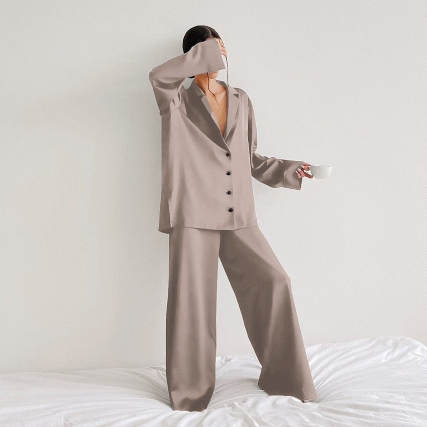 Oversized dames pyjamaset van satijn met chique glans – AURÉLIA SILKSLEEP