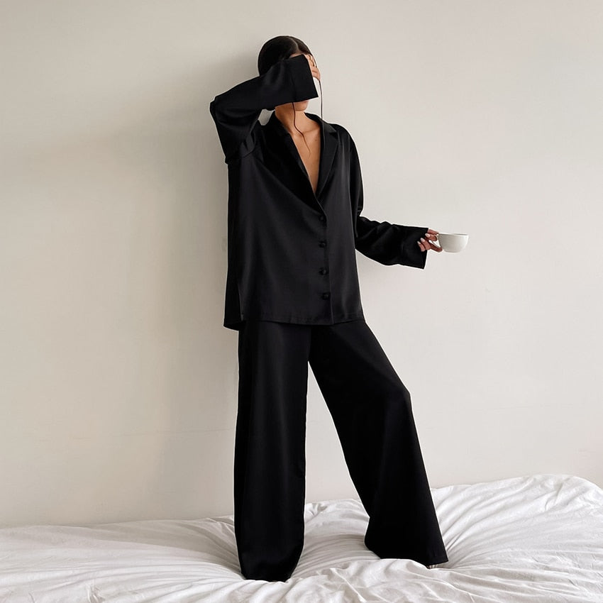 Oversized dames pyjamaset van satijn met chique glans – AURÉLIA SILKSLEEP