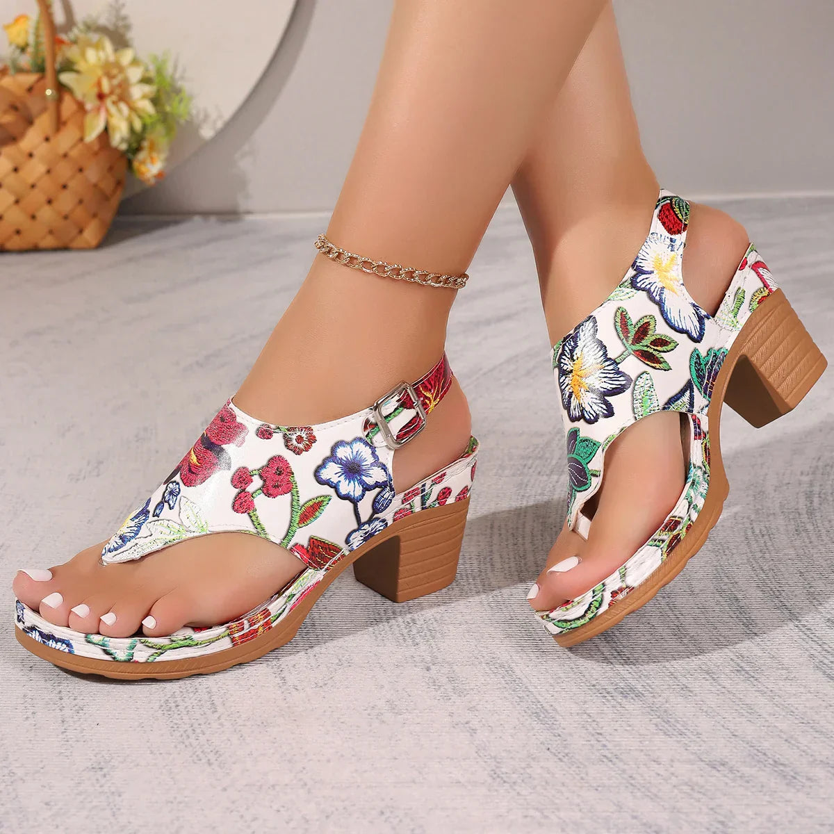 Dames - Bloemige Sandalen - Comfortabele Mid-Hak - Stijlvol Schoeisel - ELEGANTE BLOEM