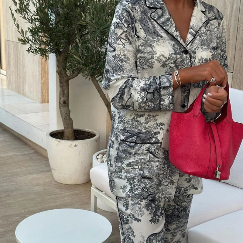 Luxe satijnen dames pyjamaset met print en zachte glans – LUMARA SILK SET
