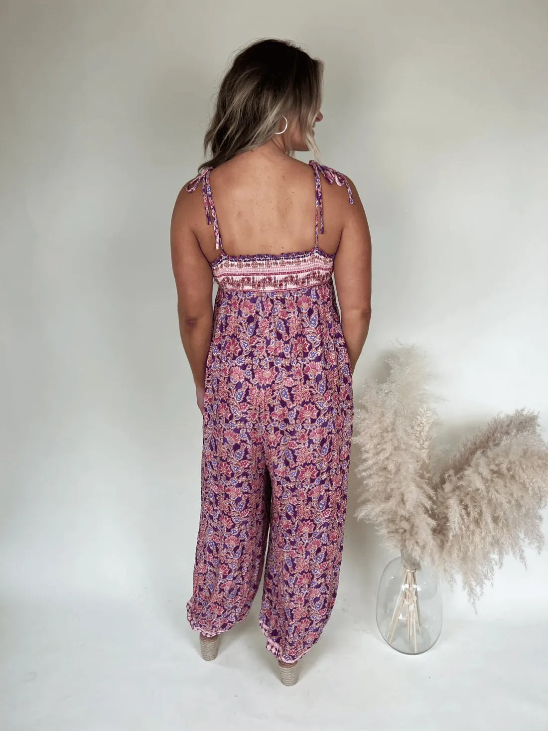 Boho dames jumpsuit met bloemenprint en elegante V-hals – MAELIA BLOOM