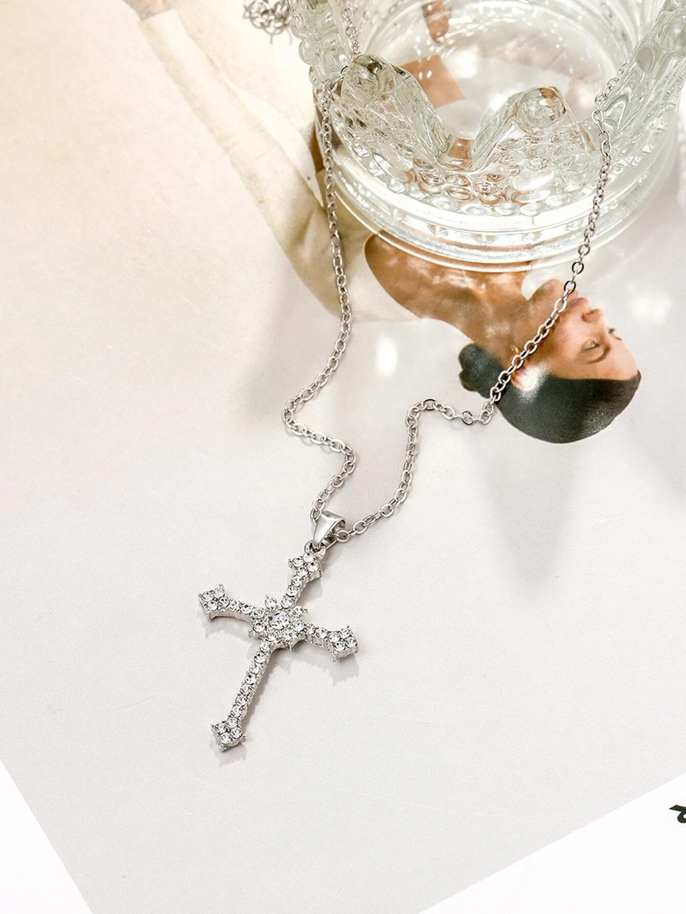 Elegante Halsketting Met Kruisvormige Hanger En Kristalaccenten Voor Dames – GLIMMER CROSS