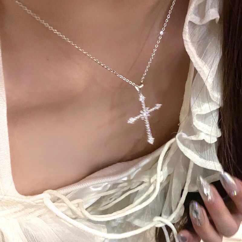 Elegante Halsketting Met Kruisvormige Hanger En Kristalaccenten Voor Dames – GLIMMER CROSS