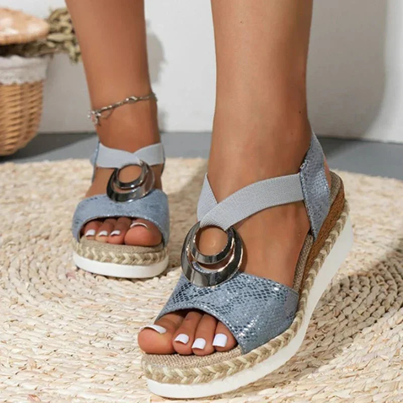 Sleehak sandalen met slangenprint en verstelbaar enkelbandje – SERPENTA WEDGE
