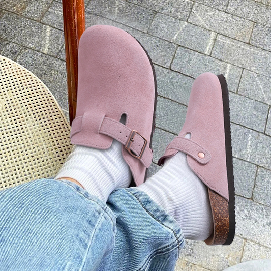 Trendy suède klompstijl sandalen met hak en comfortabel voetbed – VELVIA CLOGS
