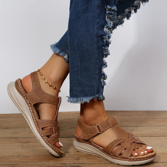 Orthopedische dames sandalen van zacht suède met verstelbare pasvorm – ARVIA SUEDE