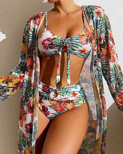 Driedelige bikini-set met bloemenprint en bijpassende rok – Solmira BloomSet
