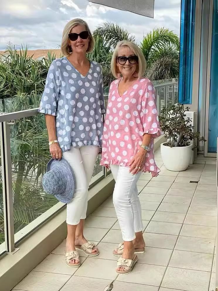 LARIEL – Luchtige V-hals top met artistieke print