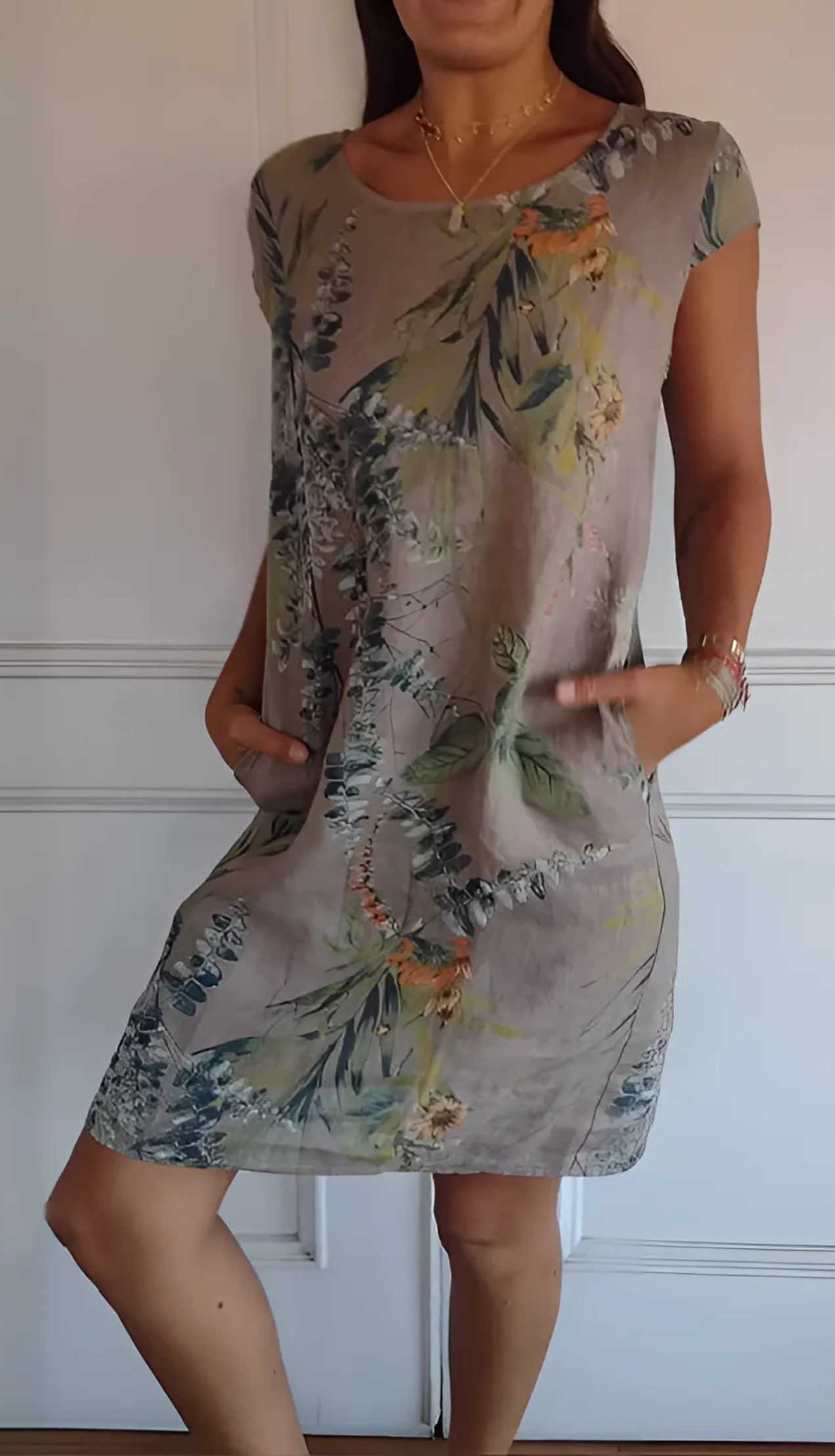 Vrouwelijke midi-jurk met bloemenprint en lange mouwen – NoreliaBloom