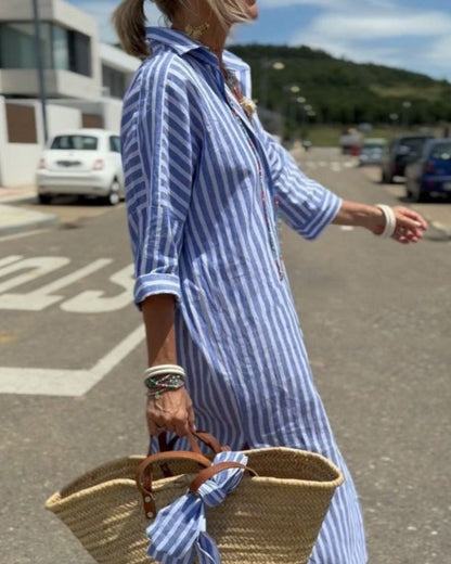 Gestreepte shirtjurk met ceintuur en relaxte pasvorm – StriLina Dress