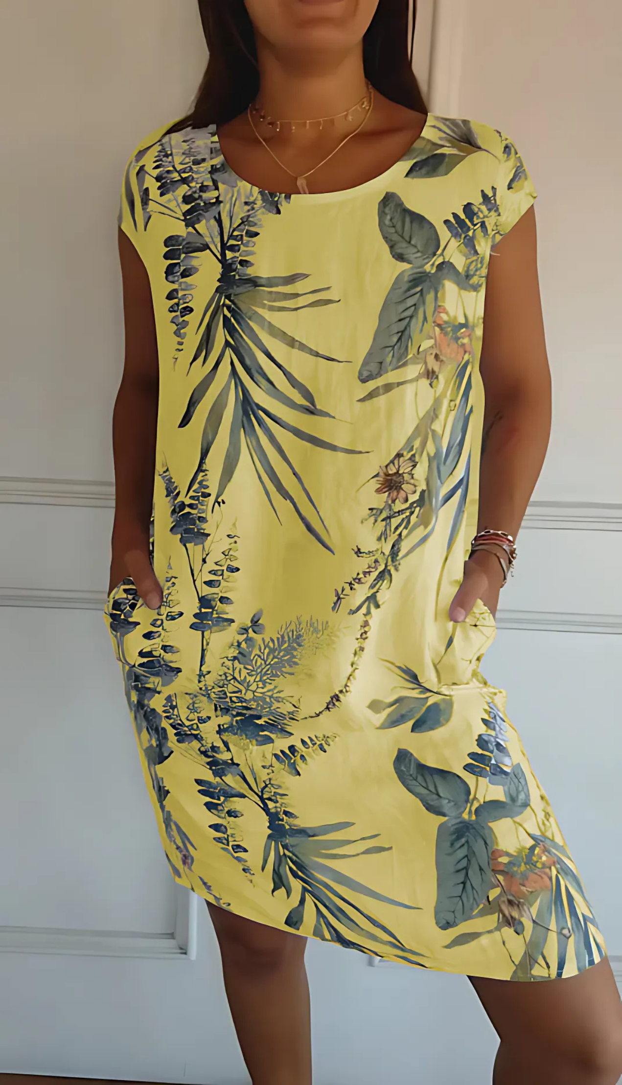 Vrouwelijke midi-jurk met bloemenprint en lange mouwen – NoreliaBloom
