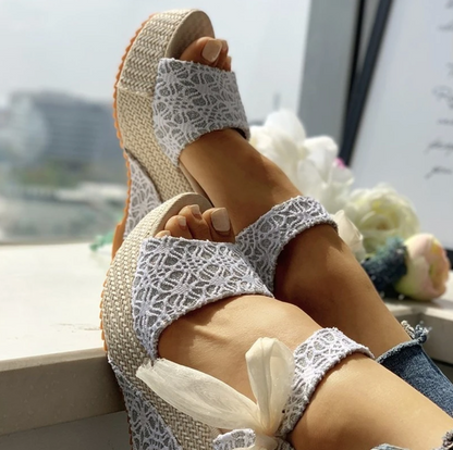 Zomerse Sandalen - Vrouwen - Hoge Sleehak - Comfortabel en Chic - ELEGANTE STIJL