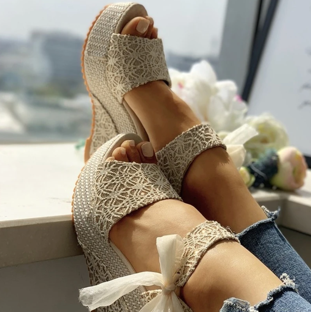 Zomerse Sandalen - Vrouwen - Hoge Sleehak - Comfortabel en Chic - ELEGANTE STIJL