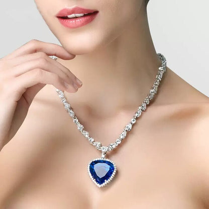 Halsketting met Hartvormige Hanger en Glinsterende Kristalaccenten voor Elke Gelegenheid – LIEFDE KETTING