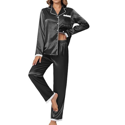 Satijnen dames pyjamaset met knoopsluiting en kanten details – ÉLOÏSE NOIR