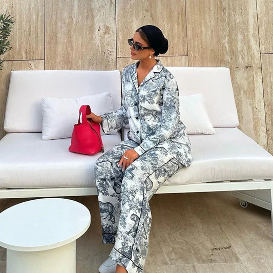 Luxe satijnen dames pyjamaset met print en zachte glans – LUMARA SILK SET