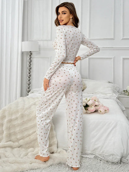 Satijnen dames pyjamaset met bloemenprint en elegante snit – FLEURÉLLE BLOOM
