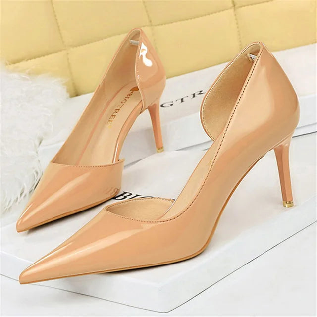 Vrouwen - Puntige Damespumps - Comfortabele Hakken - Elegante Schoenen - CLASSIC CHIC