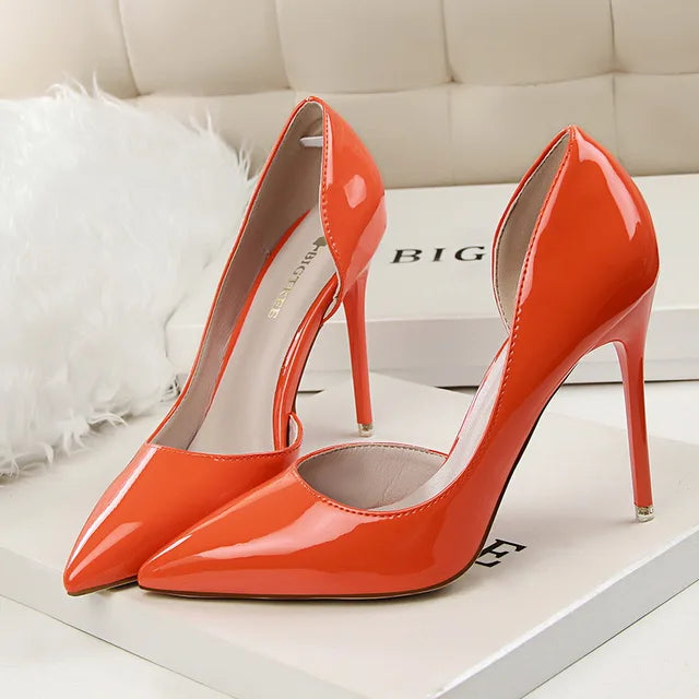 Vrouwen - Puntige Damespumps - Comfortabele Hakken - Elegante Schoenen - CLASSIC CHIC