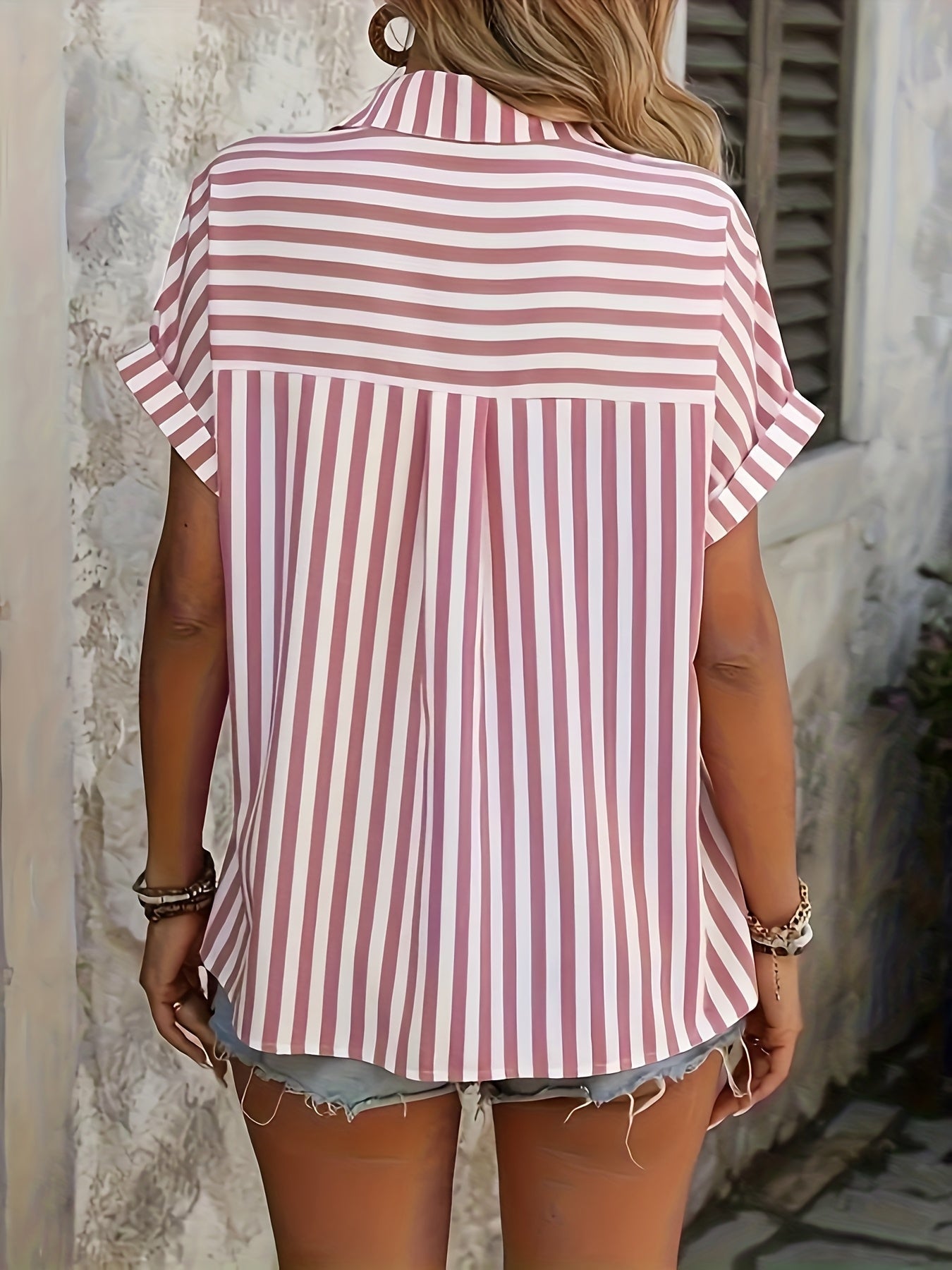 Sophie | Dames Blouse Korte Mouw met Speelse Streepdetails en V-Hals 2