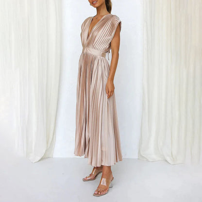Sophie | Plissé Jurk met V-hals en Open Rug voor Dames in Champagne en Zwart 2