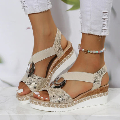 Comfortabele dames sleehak sandalen met verstelbare band en zomerse look – AVA LIFT