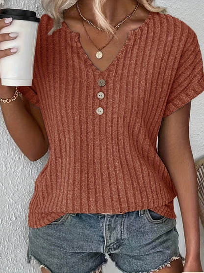 Dames - T-shirt met V-hals en Knoopdetails - Gestreept Patroon - Stijlvolle Casual Look - Anoukis Fashion