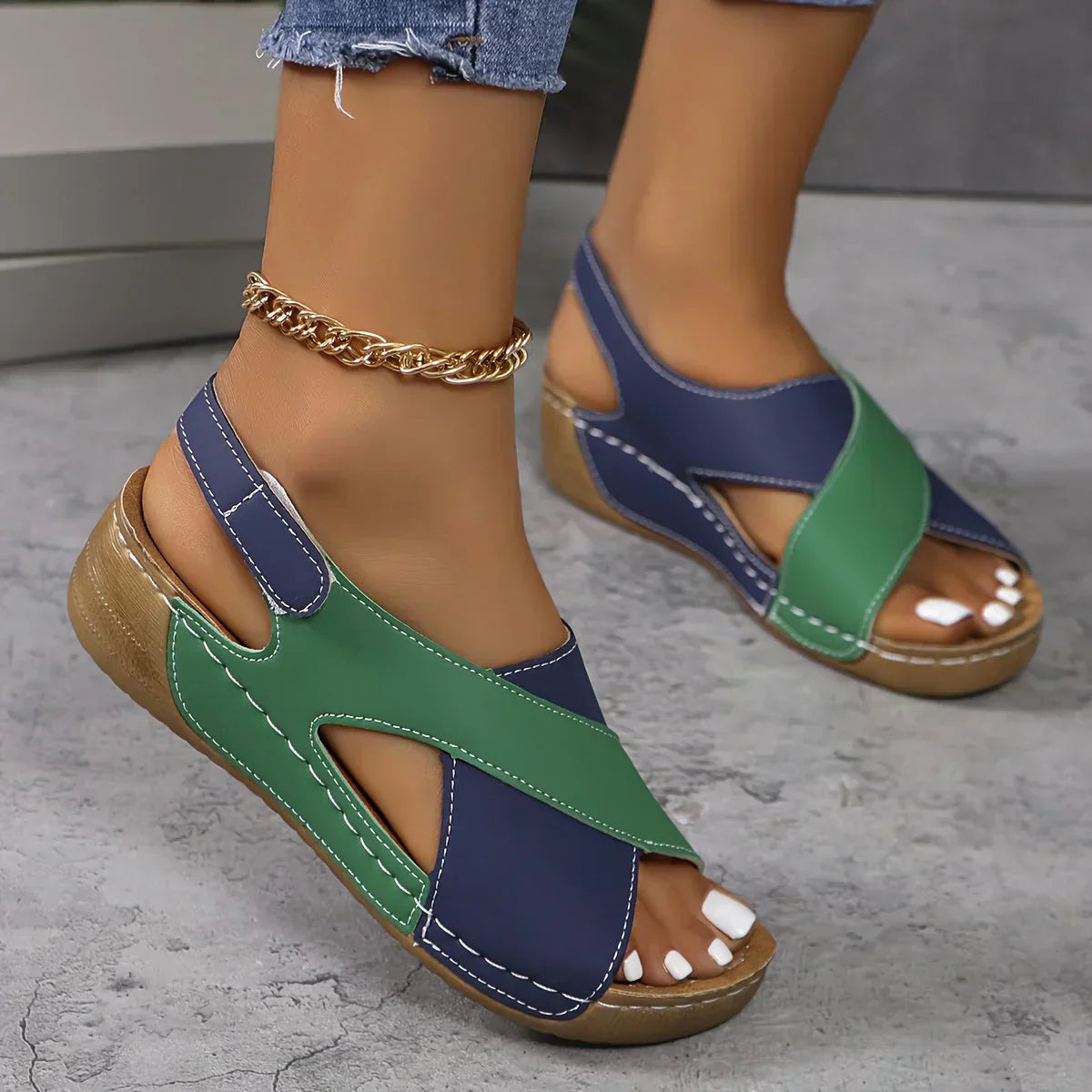 Vrouwen - Leren Damessandalen - Sleehak - Comfortabele Zomerschoenen - Eyla