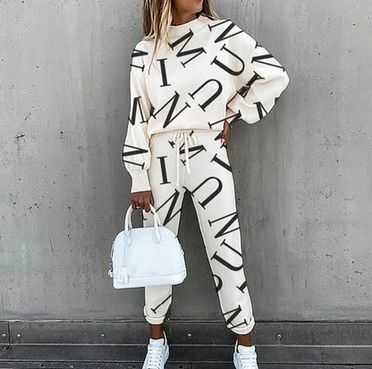 Trendy letter print jurk voor een statement look – Lexa Script